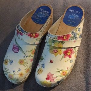 Hydrangea Cape Clogs made in Sweden 7 1/2 (38)